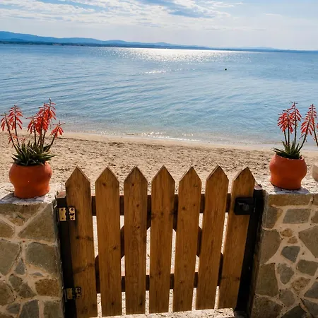 Theros Ii - Seaside Beachfront Apartment
